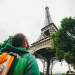 Turista maschio Torre Eiffel