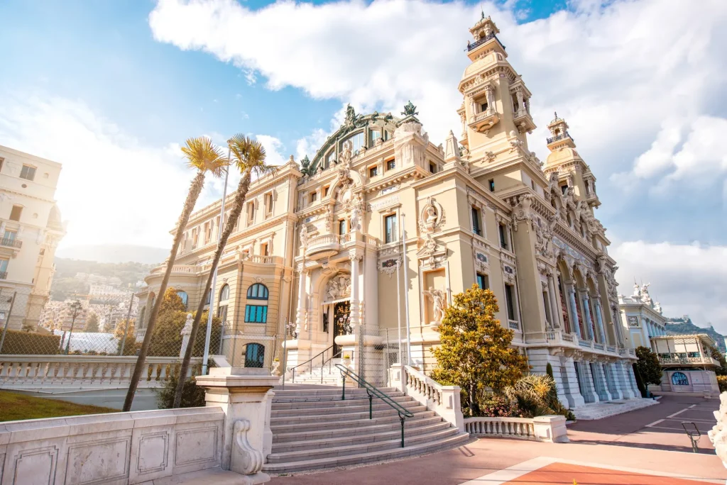 l'opulenza dell'opera di monte carlo