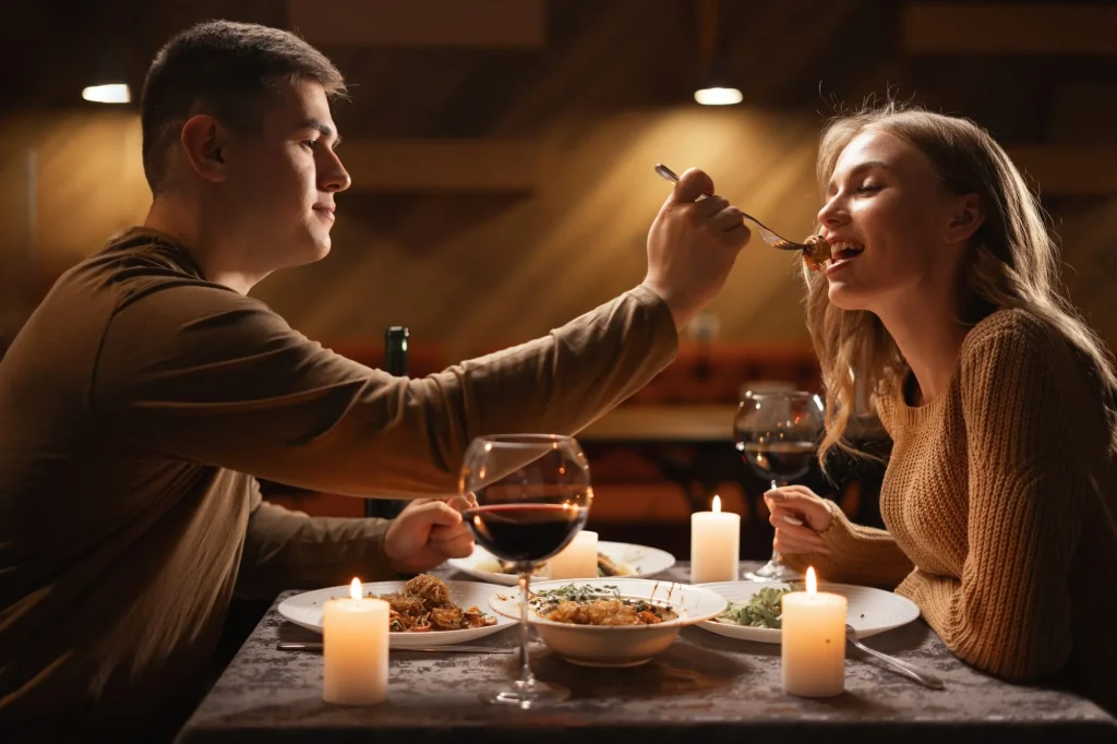 Romantisches Abendessen Mann und Frau