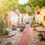 Strada nel villaggio medievale di Eze